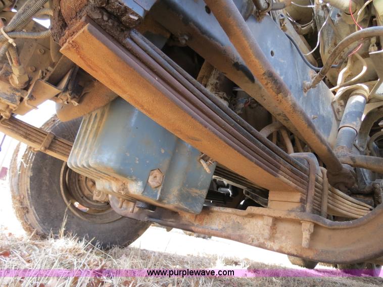 image for item B4879 1997 International 8200 dump truck
