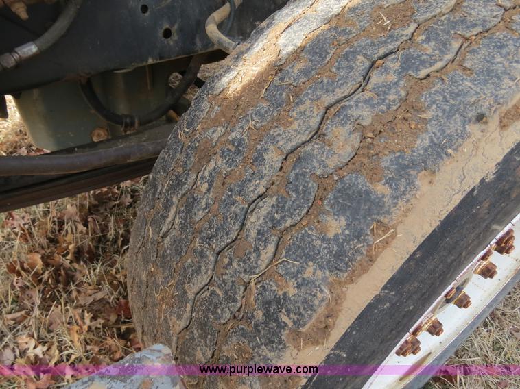 image for item B4879 1997 International 8200 dump truck