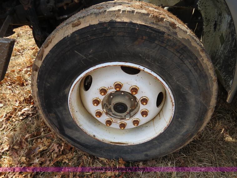 image for item B4879 1997 International 8200 dump truck