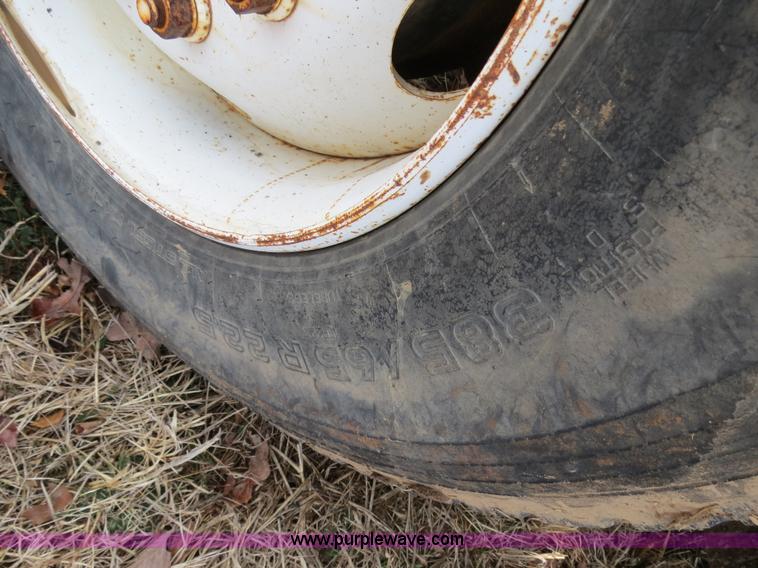 image for item B4879 1997 International 8200 dump truck