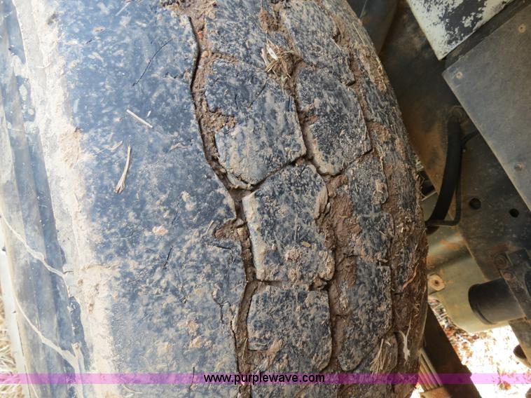 image for item B4879 1997 International 8200 dump truck