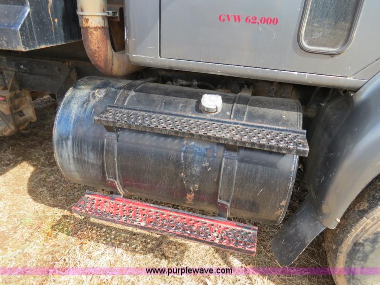 image for item B4879 1997 International 8200 dump truck