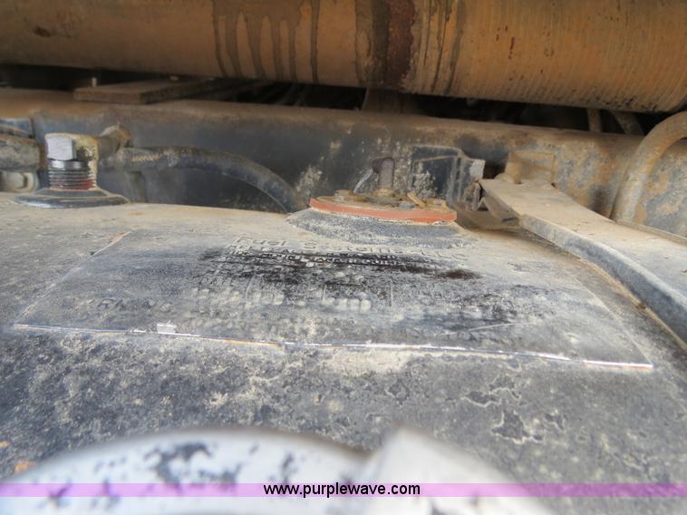 image for item B4879 1997 International 8200 dump truck