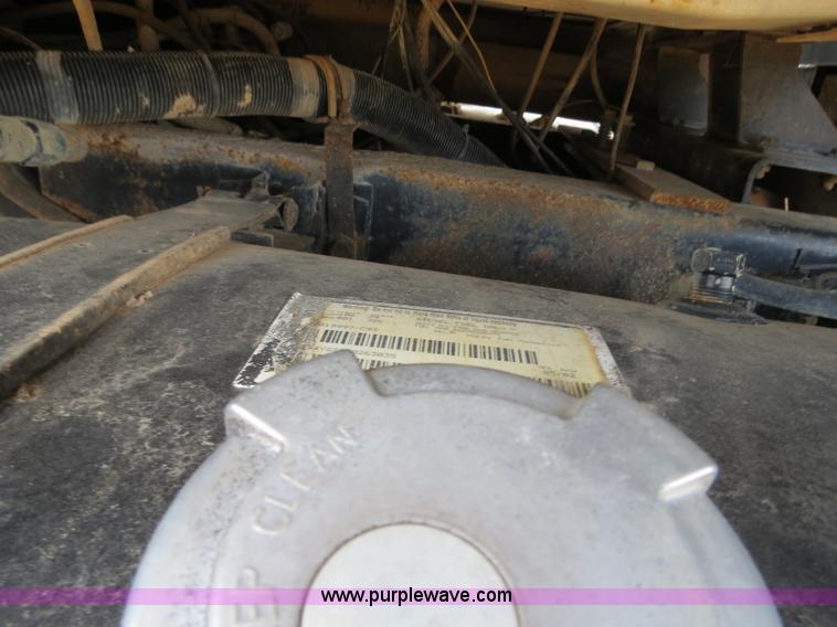 image for item B4879 1997 International 8200 dump truck