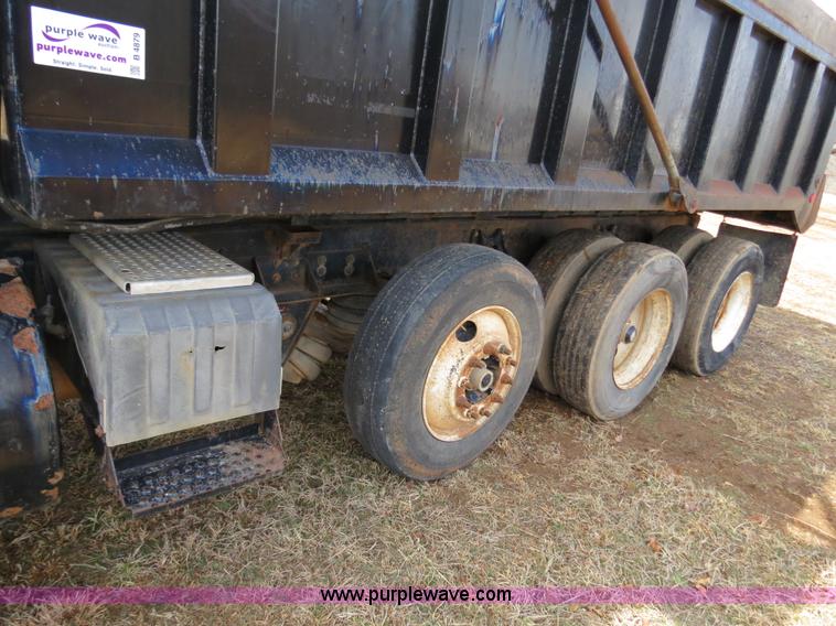 image for item B4879 1997 International 8200 dump truck