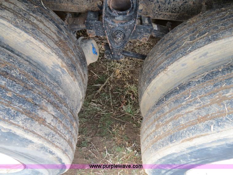 image for item B4879 1997 International 8200 dump truck