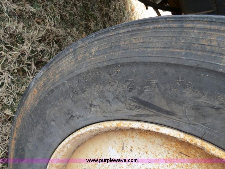 image for item B4879 1997 International 8200 dump truck