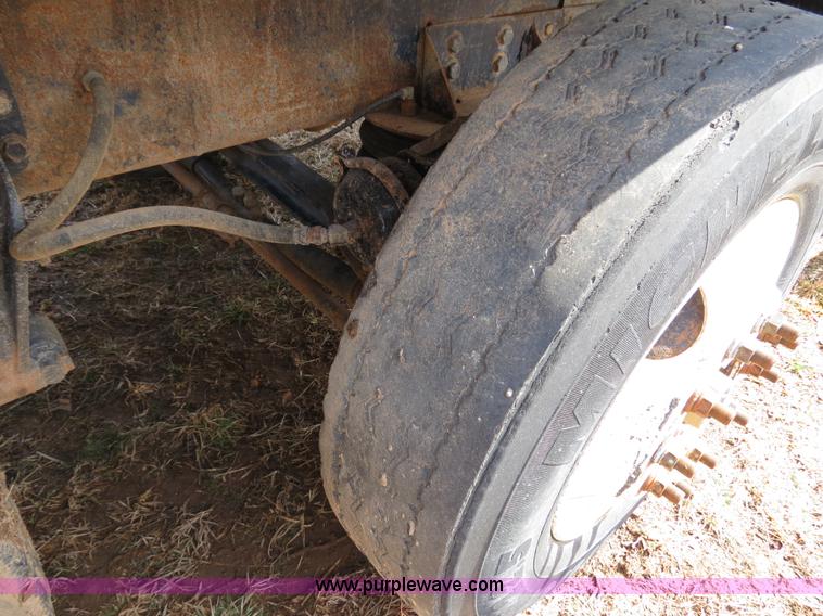 image for item B4879 1997 International 8200 dump truck