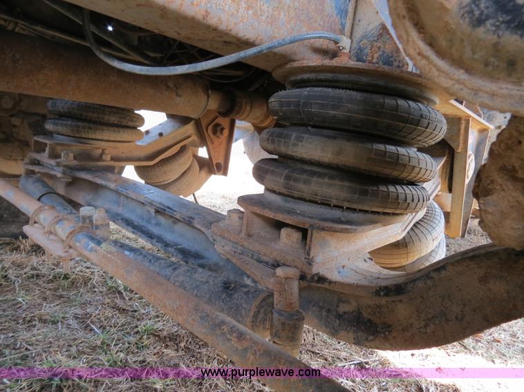 image for item B4879 1997 International 8200 dump truck