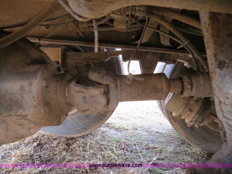 image for item B4879 1997 International 8200 dump truck