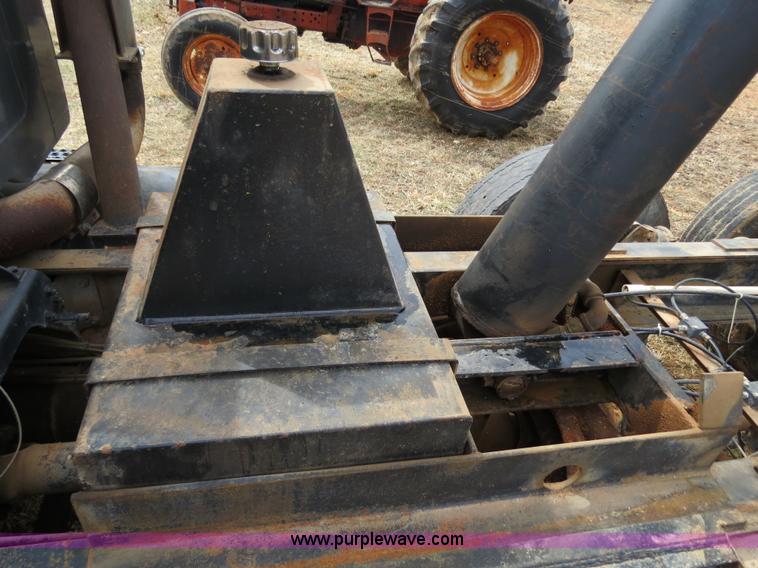 image for item B4879 1997 International 8200 dump truck