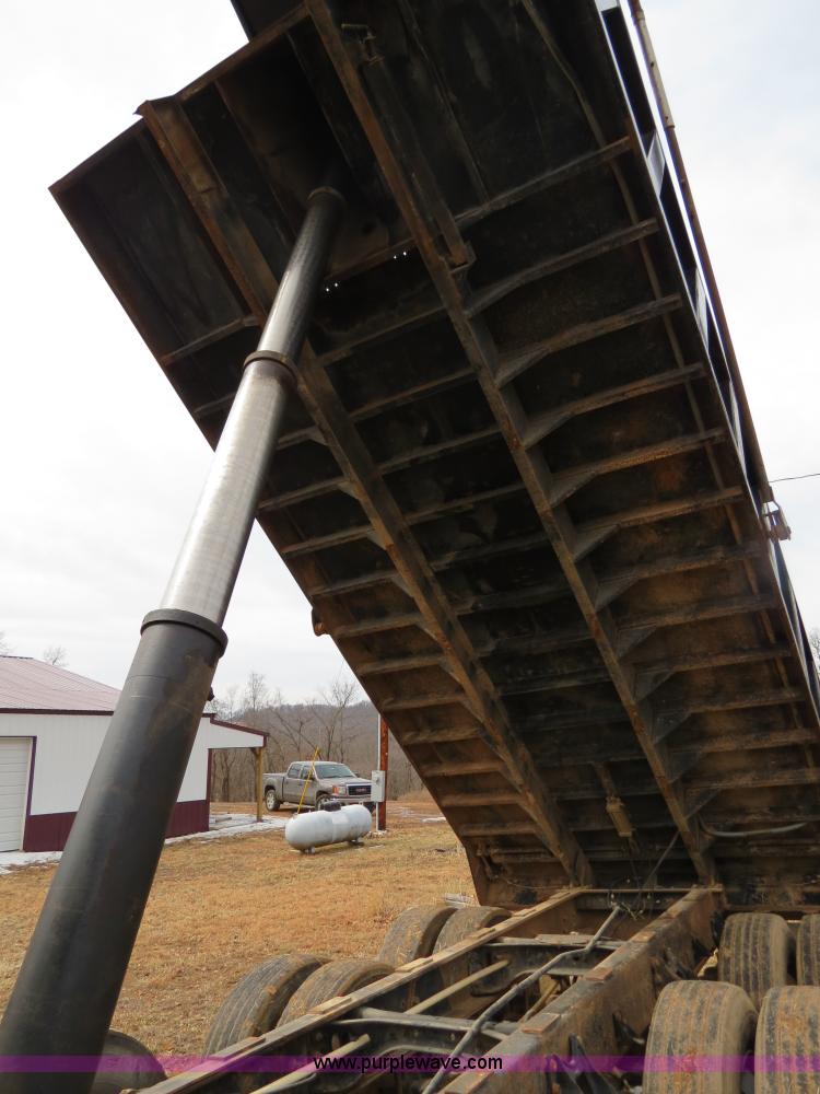 image for item B4879 1997 International 8200 dump truck