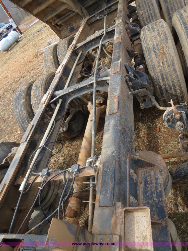 image for item B4879 1997 International 8200 dump truck