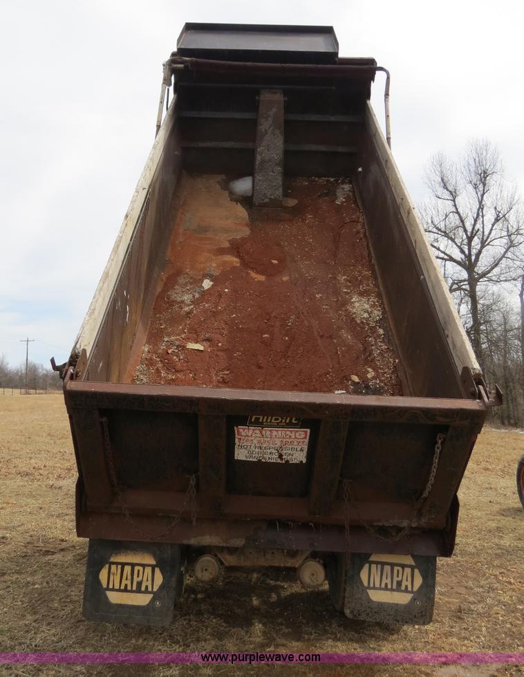 image for item B4879 1997 International 8200 dump truck