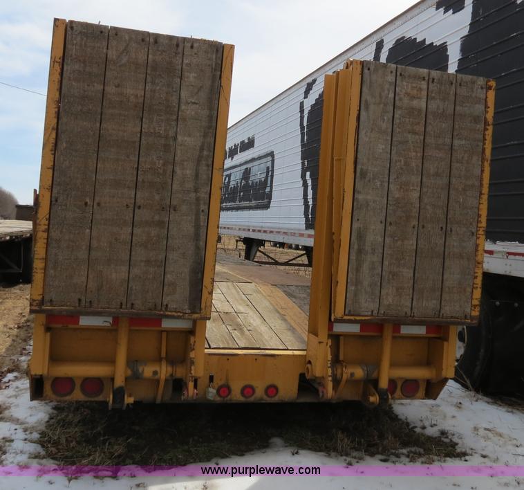 image for item B4882 2005 Trailboss 35 ton paver special lowboy trailer