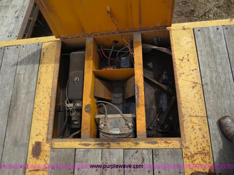 image for item B4882 2005 Trailboss 35 ton paver special lowboy trailer