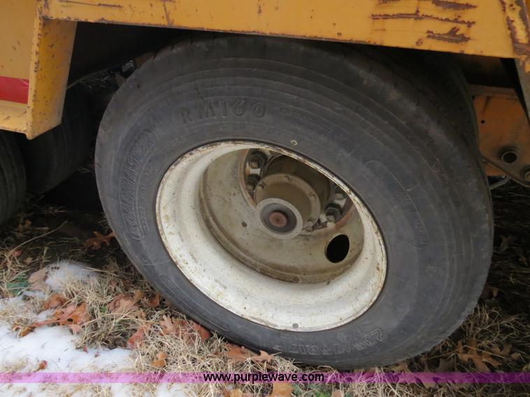 image for item B4882 2005 Trailboss 35 ton paver special lowboy trailer