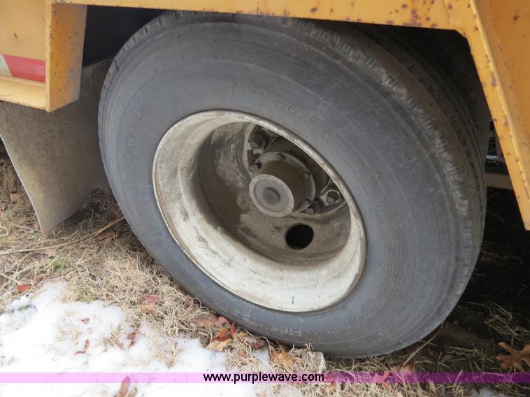 image for item B4882 2005 Trailboss 35 ton paver special lowboy trailer