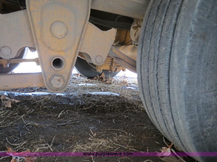 image for item B4882 2005 Trailboss 35 ton paver special lowboy trailer