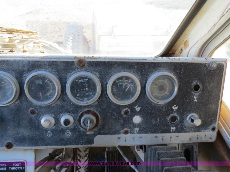 image for item B4889 P & H Century 122 Omega Series 100 22 ton rough terrain crane