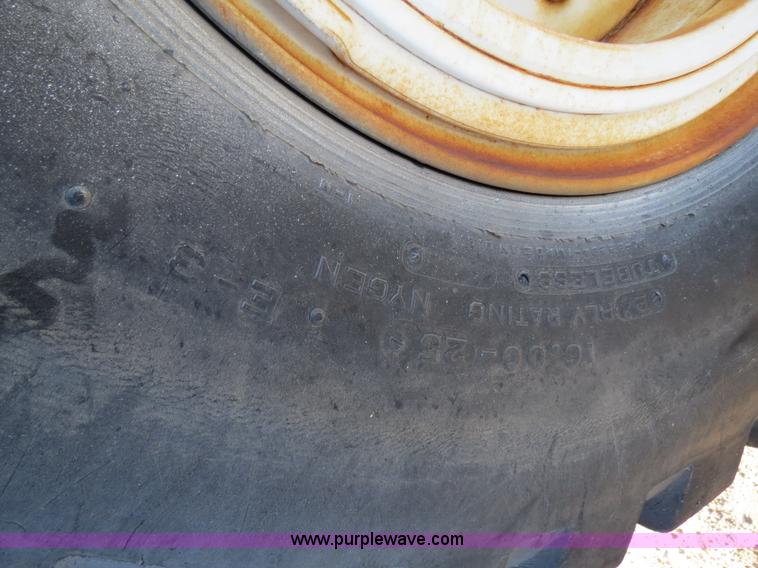 image for item B4889 P & H Century 122 Omega Series 100 22 ton rough terrain crane