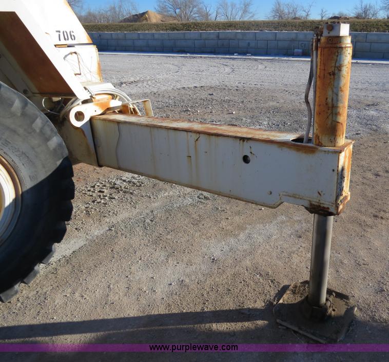 image for item B4889 P & H Century 122 Omega Series 100 22 ton rough terrain crane