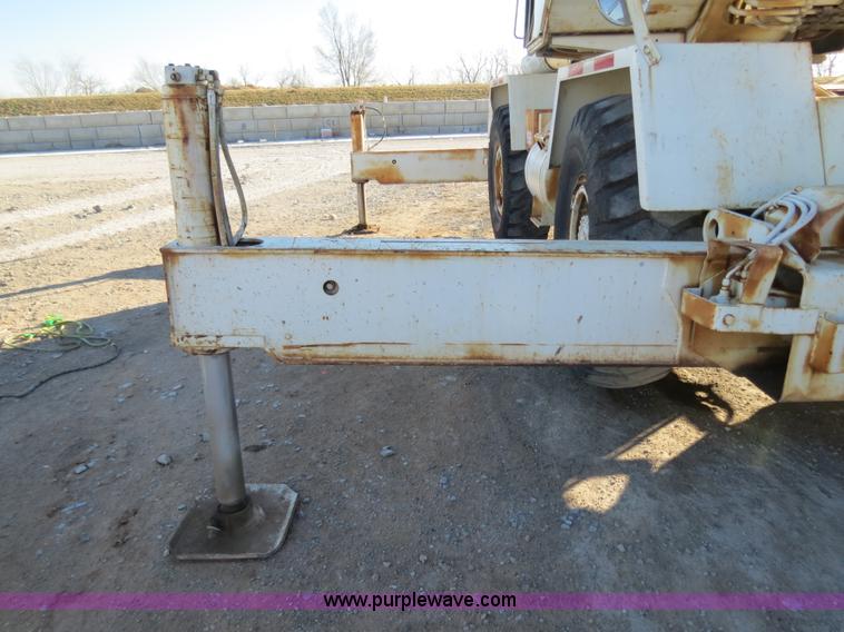 image for item B4889 P & H Century 122 Omega Series 100 22 ton rough terrain crane