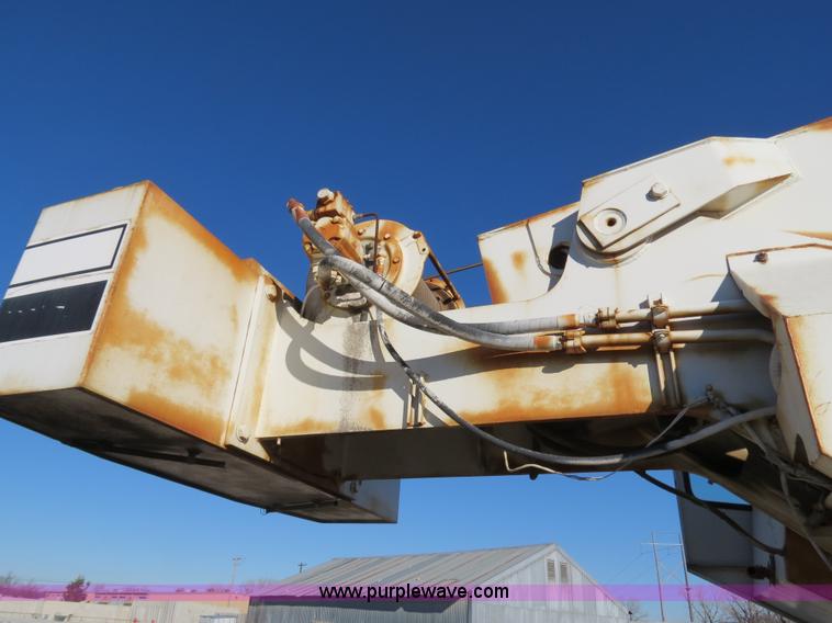 image for item B4889 P & H Century 122 Omega Series 100 22 ton rough terrain crane