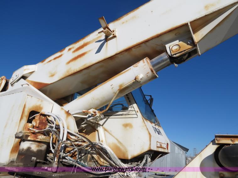 image for item B4889 P & H Century 122 Omega Series 100 22 ton rough terrain crane