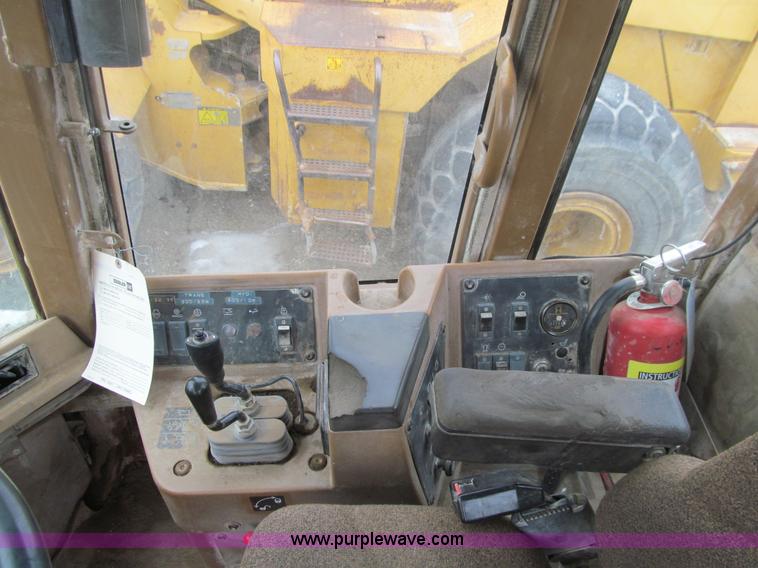 image for item E4669 1995 Caterpillar 960F wheel loader