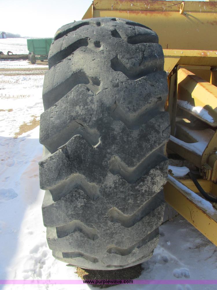 image for item E5298 Shop built hydraulic pull scraper