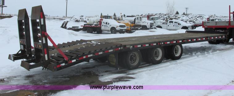 image for item E5323 2007 Cashman C-50 triple axle trailer