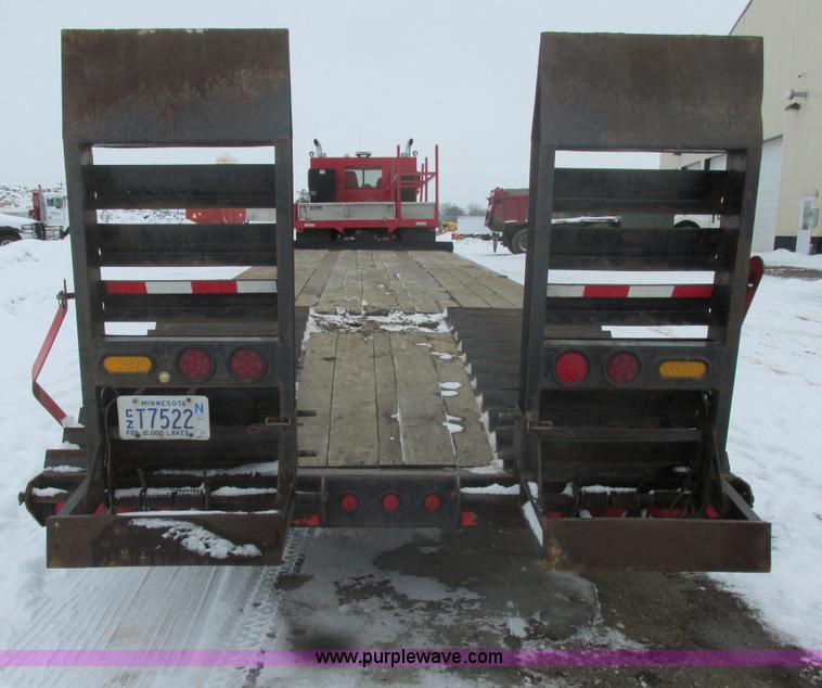 image for item E5323 2007 Cashman C-50 triple axle trailer