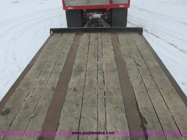 image for item E5323 2007 Cashman C-50 triple axle trailer