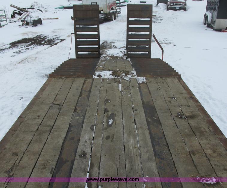 image for item E5323 2007 Cashman C-50 triple axle trailer