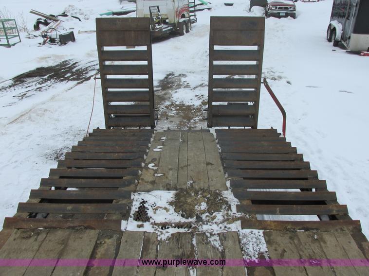 image for item E5323 2007 Cashman C-50 triple axle trailer