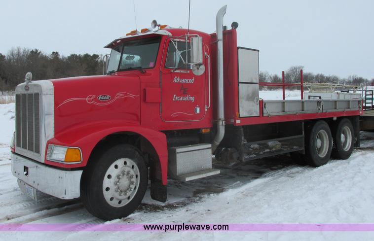image for item E5324 1993 Peterbilt 375 utility truck