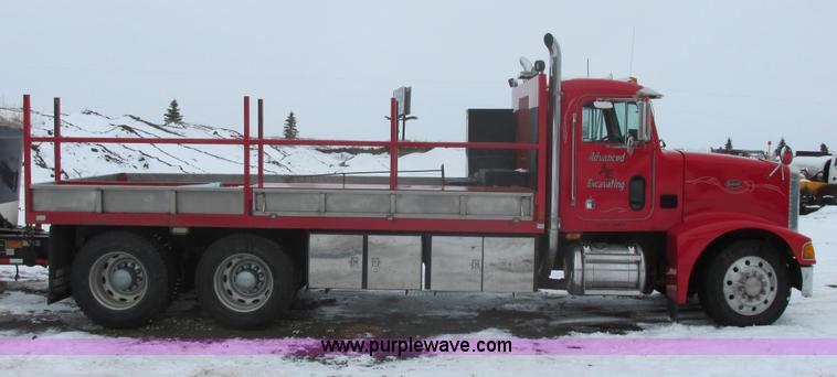 image for item E5324 1993 Peterbilt 375 utility truck