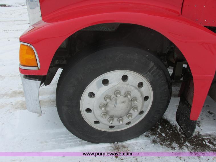 image for item E5324 1993 Peterbilt 375 utility truck