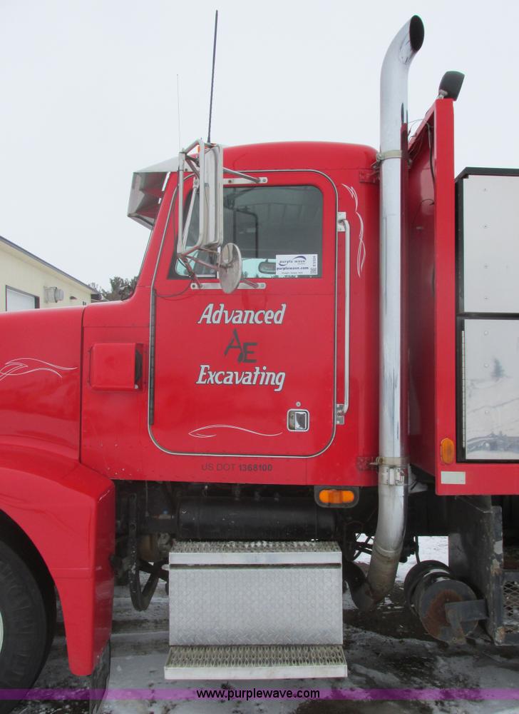 image for item E5324 1993 Peterbilt 375 utility truck