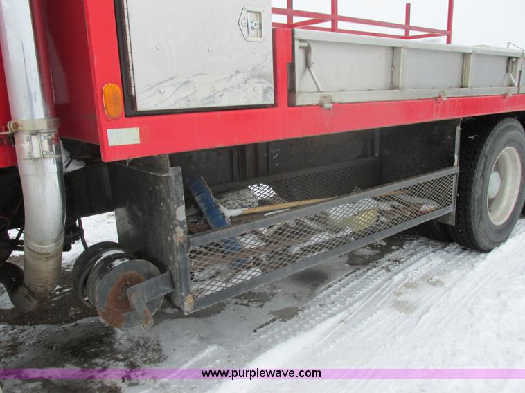 image for item E5324 1993 Peterbilt 375 utility truck