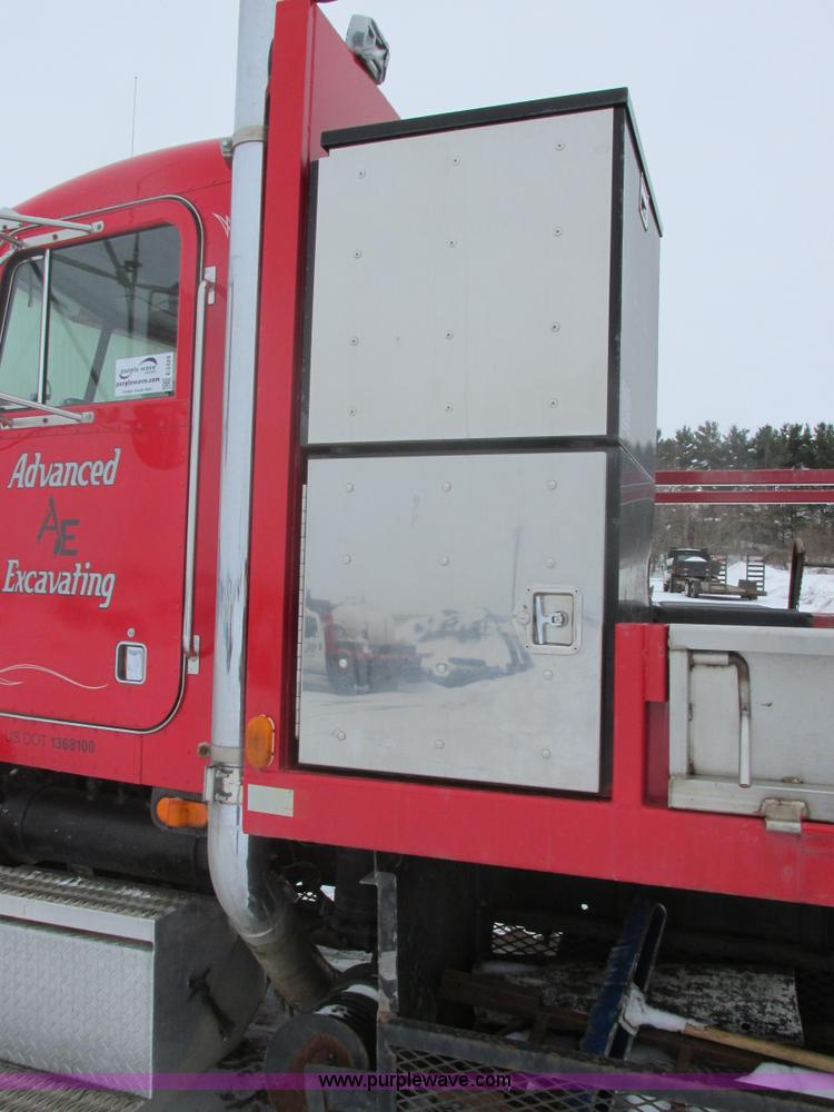 image for item E5324 1993 Peterbilt 375 utility truck