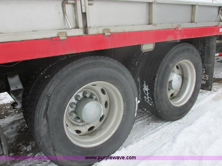 image for item E5324 1993 Peterbilt 375 utility truck