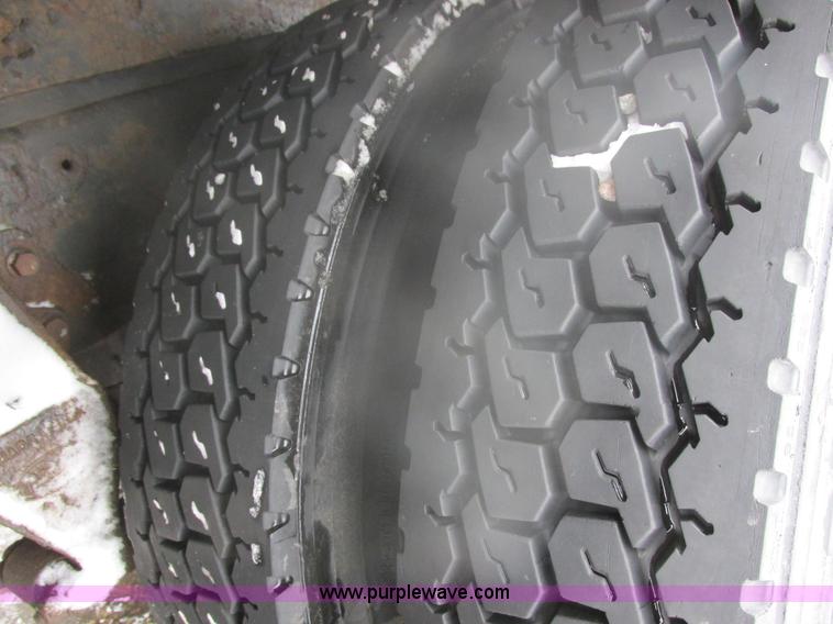 image for item E5324 1993 Peterbilt 375 utility truck