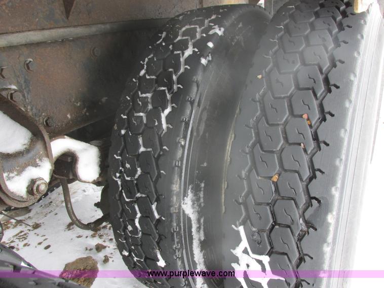 image for item E5324 1993 Peterbilt 375 utility truck