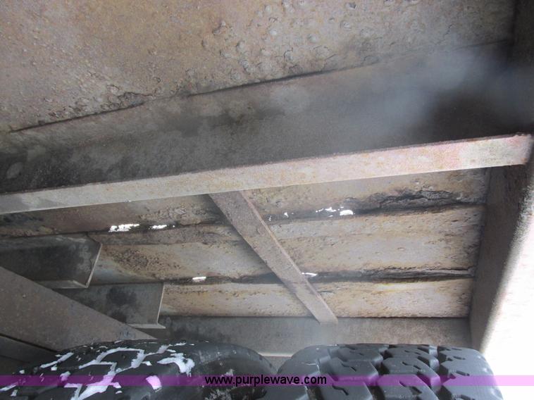 image for item E5324 1993 Peterbilt 375 utility truck