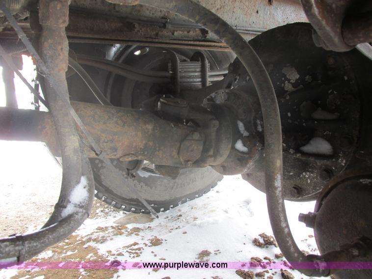 image for item E5324 1993 Peterbilt 375 utility truck