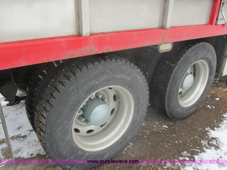 image for item E5324 1993 Peterbilt 375 utility truck