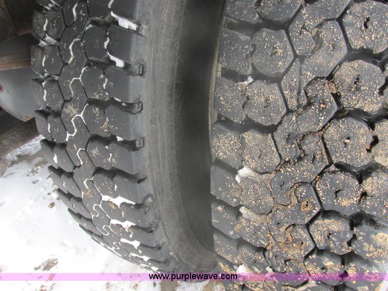 image for item E5324 1993 Peterbilt 375 utility truck