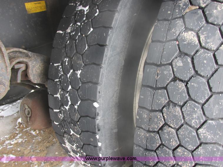 image for item E5324 1993 Peterbilt 375 utility truck